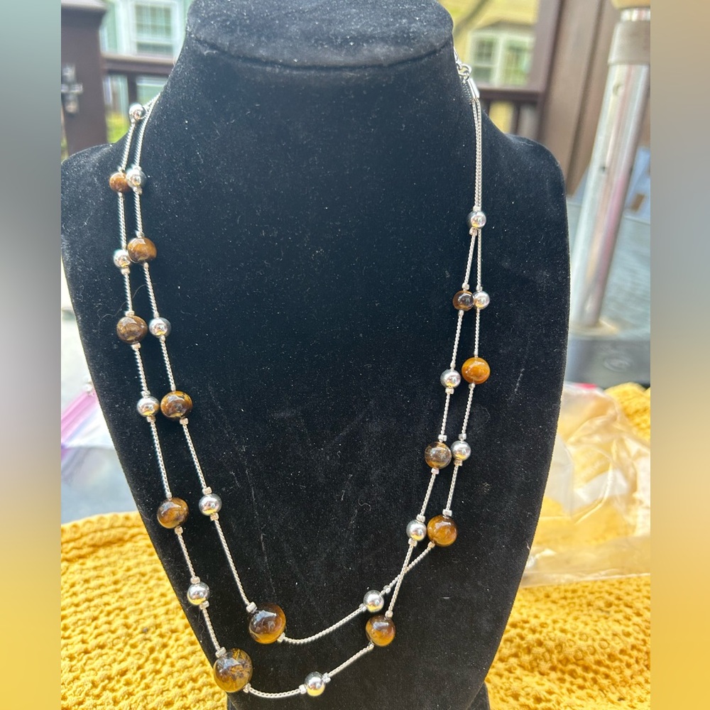 NWOT Beautiful Silver and Brown Bead Necklace 10” Length